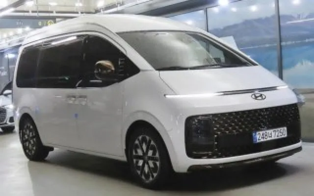 현대자동차중고차사이트 스타리아 4WD 디젤 라운지 리무진 매물 사진 9 - 2022/09 73,453km